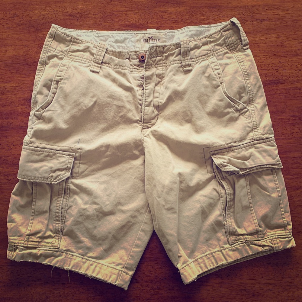 Hollister Cargo Shorts - Khaki ⏳
